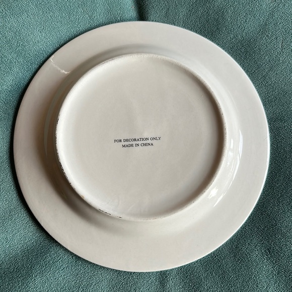 Three Home Decor Plates 7.5” Safari Giraffe, Elephant, Zebra - Picture 8 of 11